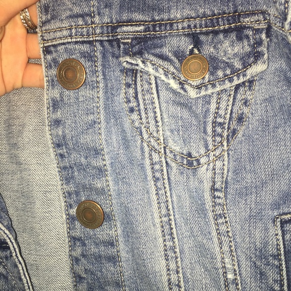 American Eagle Cropped Jean Jacket - Picture 3 of 3